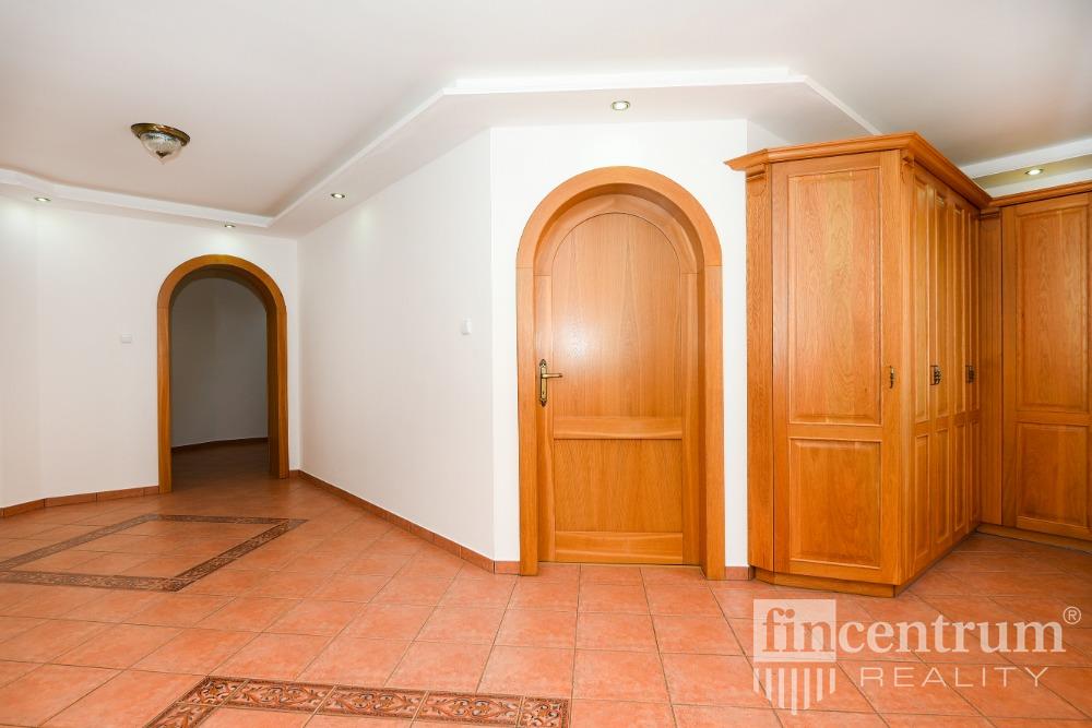 Prodej rodinného domu 300 m2 Nezvalova, Novosedlice