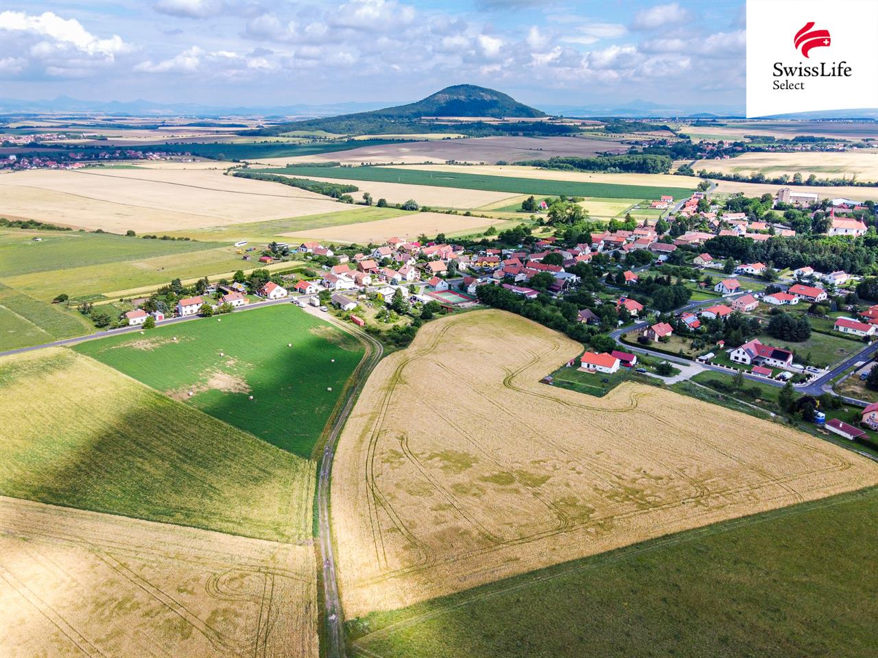 Prodej stavebního pozemku 10842 m2, Černouček