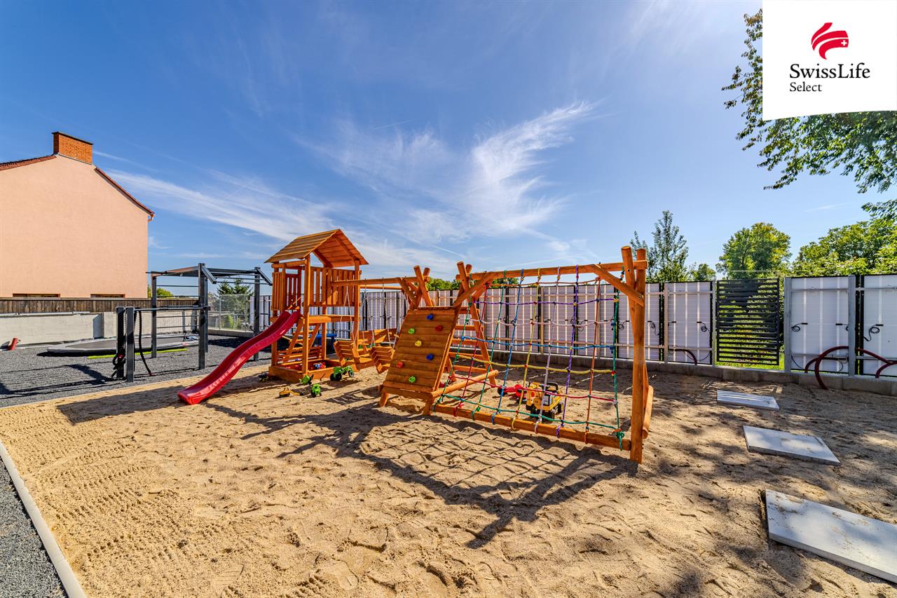 Prodej skladového prostoru 1400 m2, Sulejovice