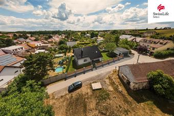 Prodej stavebního pozemku 700 m2, Hajany