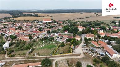 Prodej stavebního pozemku 1858 m2, Hostim